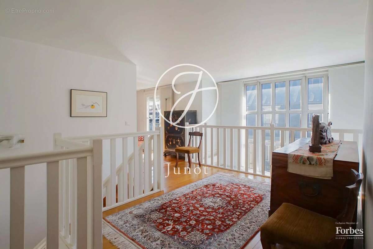 Appartement à PARIS-7E