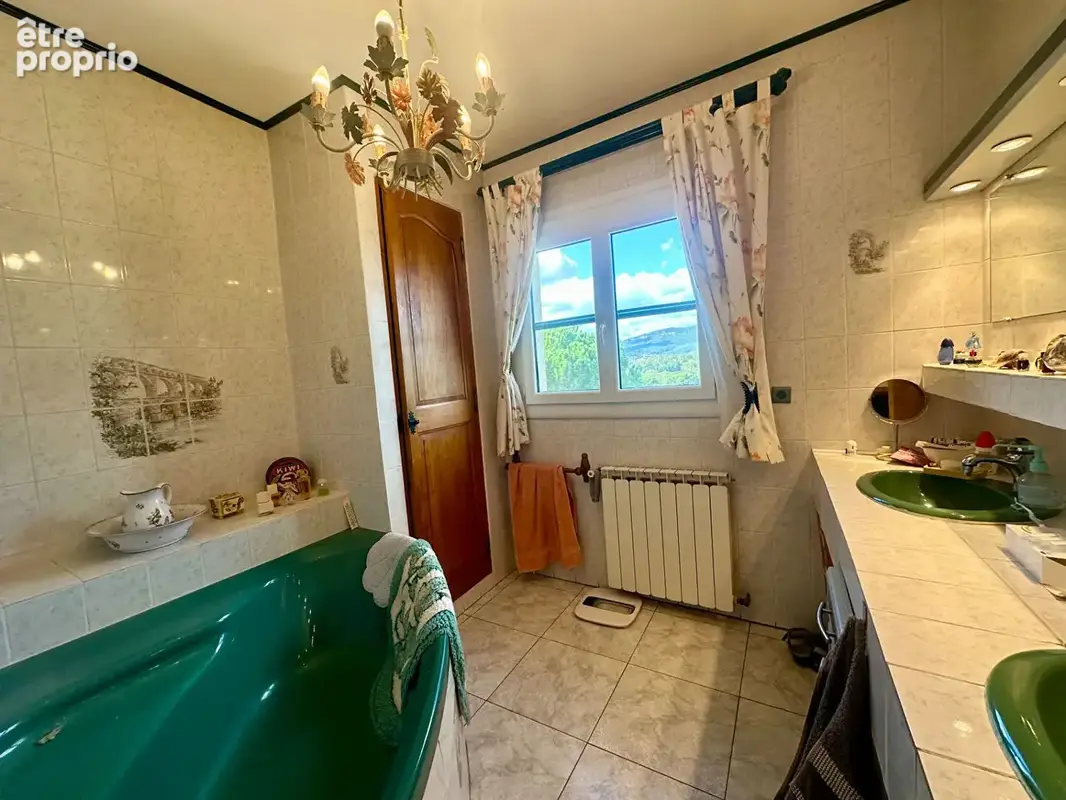 Maison de 110 m²  3 chambres avec piscine et vue dégagée sur le Coudon - photo 10
