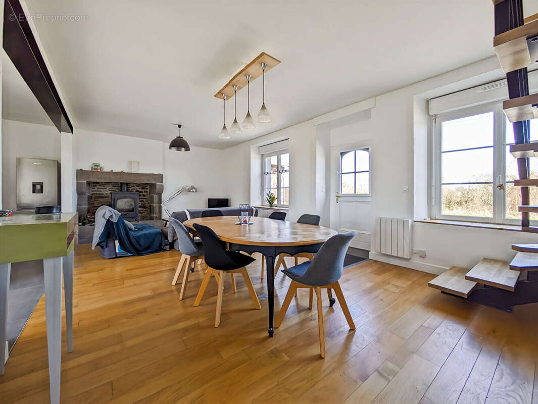 Maison à BAGUER-MORVAN
