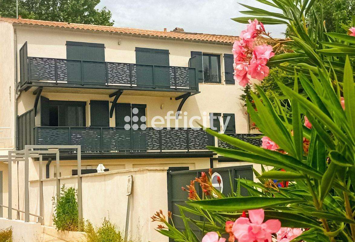 Appartement à SAINTE-CECILE-LES-VIGNES
