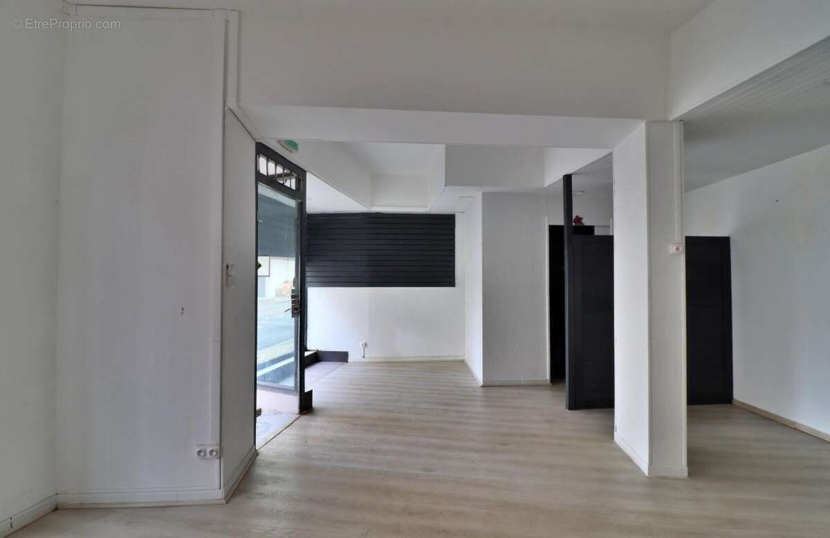 Jonzac centre – Immeuble 145 m² à rénover – Entre Place du Marché et Mairie - photo 17