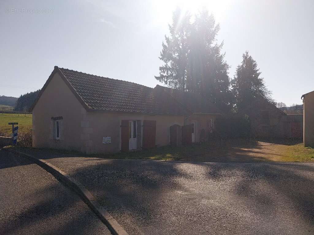 Appartement à SAINT-SYMPHORIEN-DE-MARMAGNE