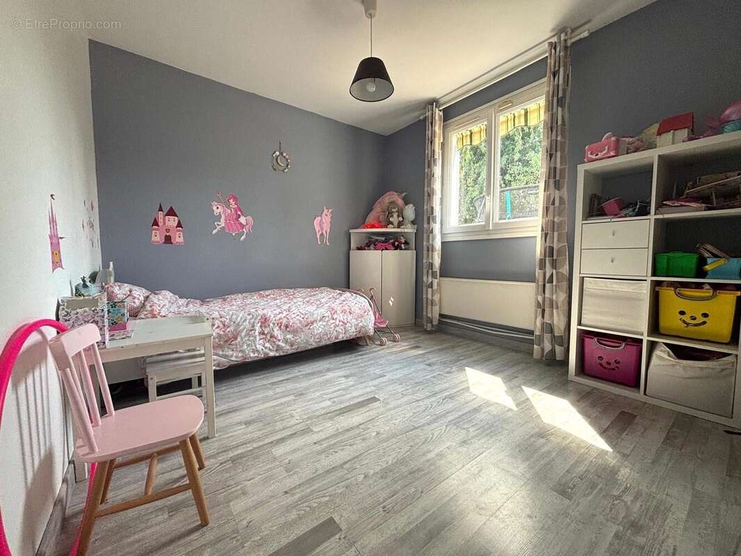 Maison 91 m² à Saint-Germain-Les-Corbeil  - photo 9
