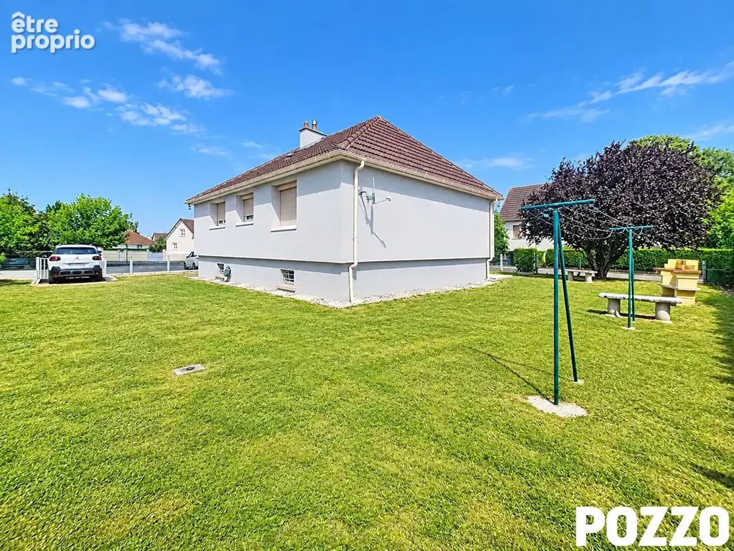 Jolie maison de plain-pied surélevé offrant un cadre de vie pratique et chaleureux. - photo 3
