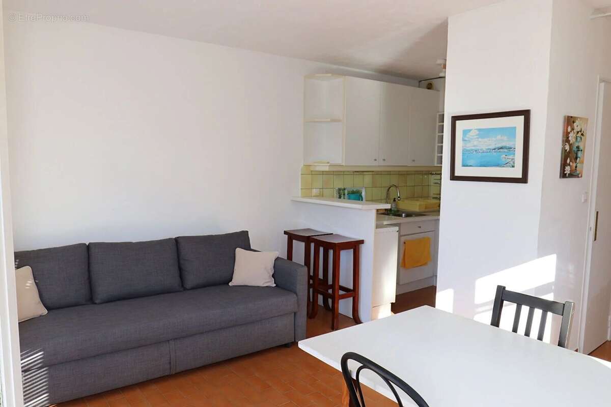 Appartement à SAINT-CYR-SUR-MER