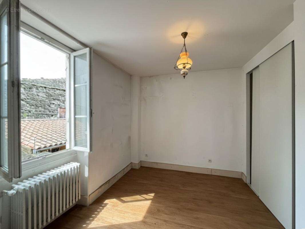 Appartement à BOURG-SAINT-ANDEOL