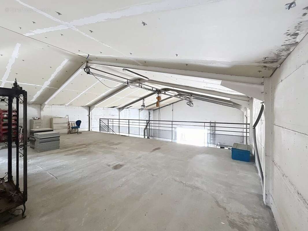 Commerce à PEYROULES