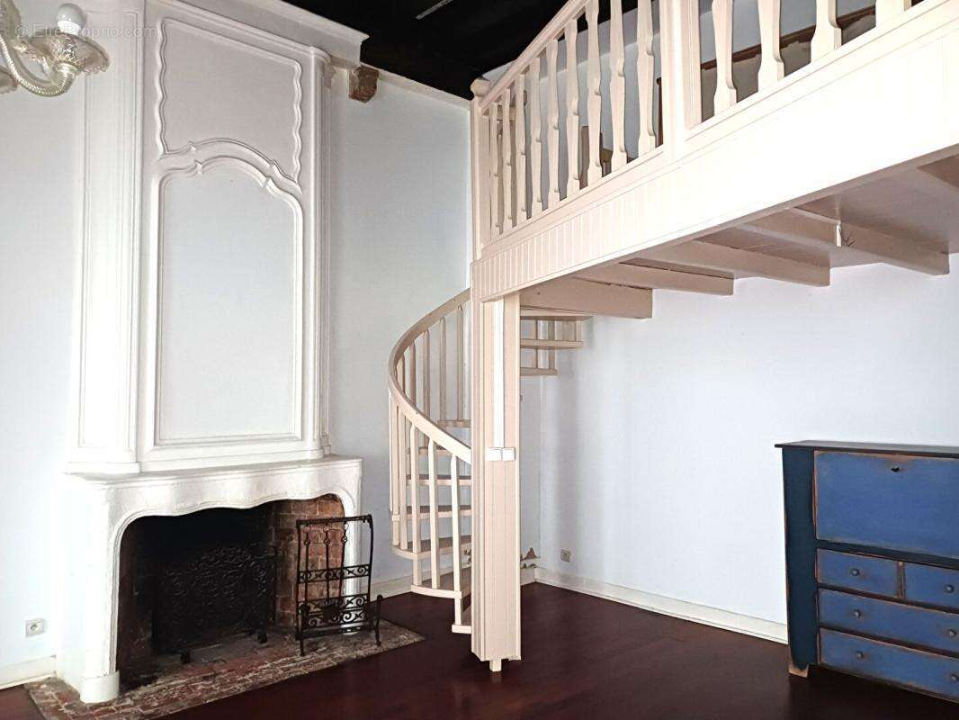 Perpignan centre - Appartement type loft de 2 pièces dans ancien couvent - photo 7
