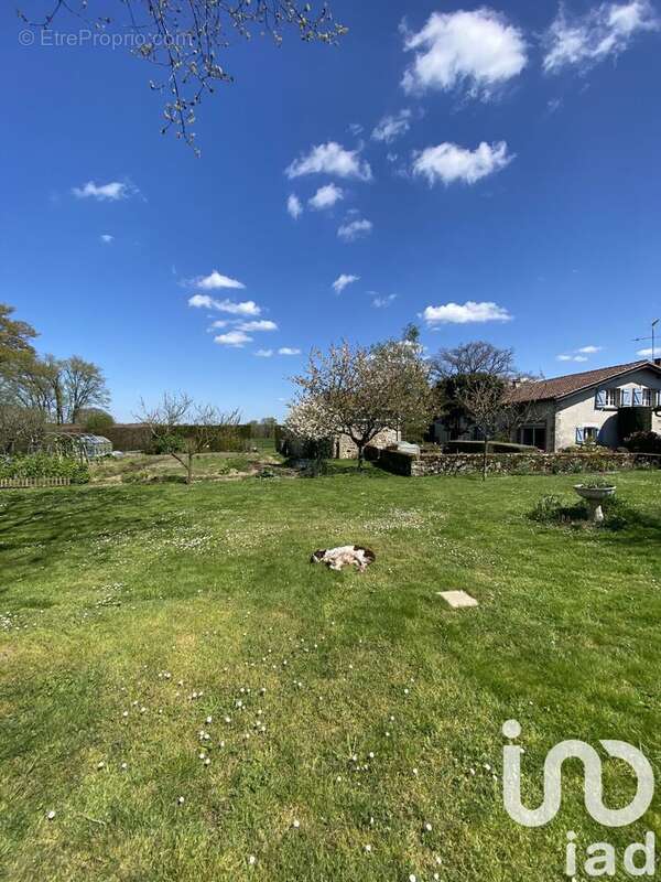 Photo 4 - Maison à SAINT-JUNIEN-LES-COMBES