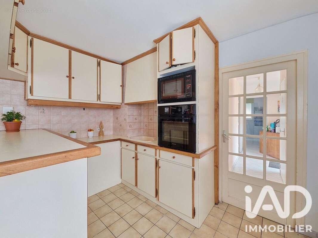 Maison 140 m² à Plessis-Saint-Jean  - photo 8