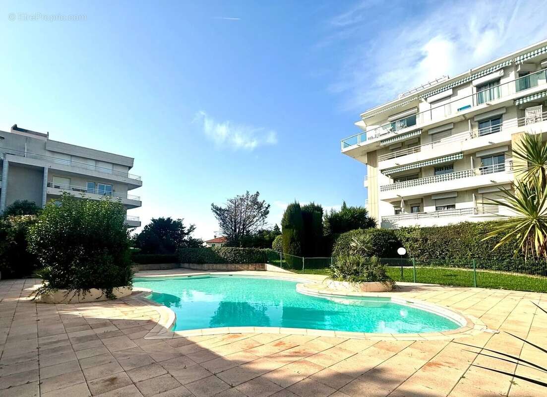 Appartement à SAINT-LAURENT-DU-VAR