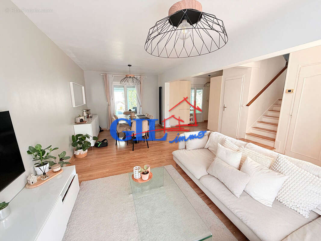 Maison à VERT-SAINT-DENIS