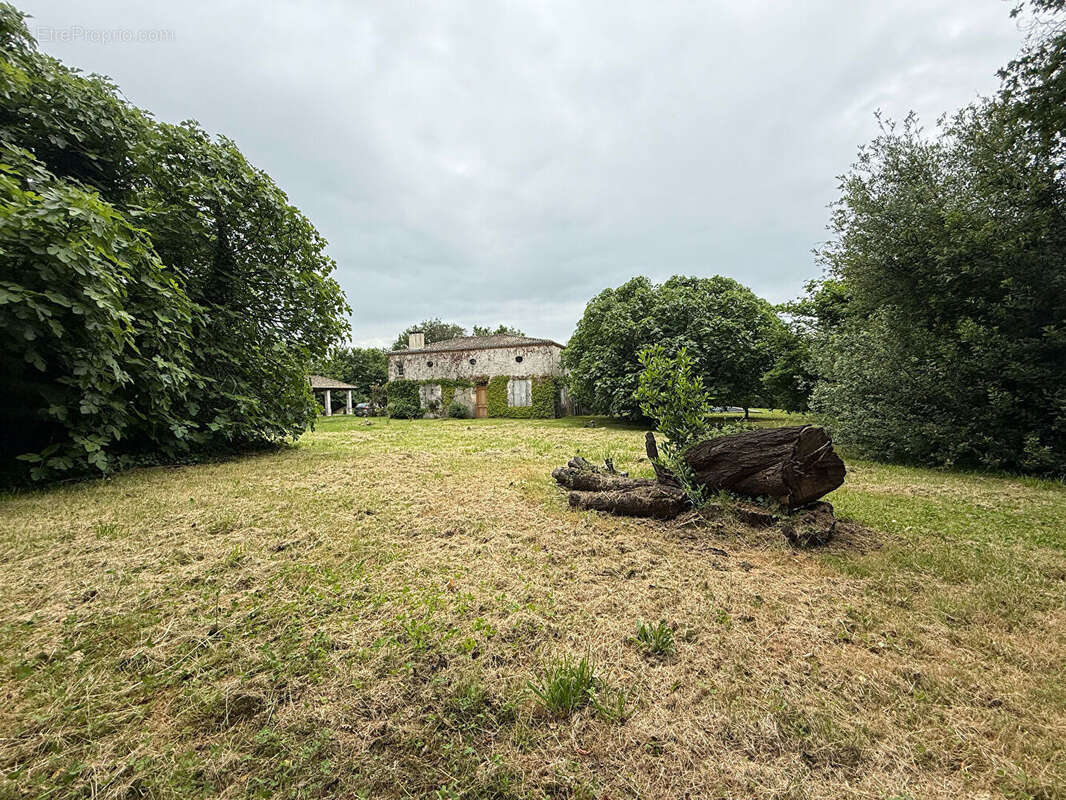 Maison à SAINT-CAPRAIS-DE-BLAYE