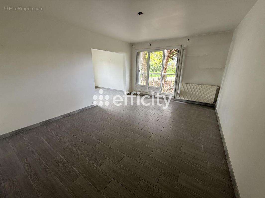 Appartement à MAGNY-LES-HAMEAUX
