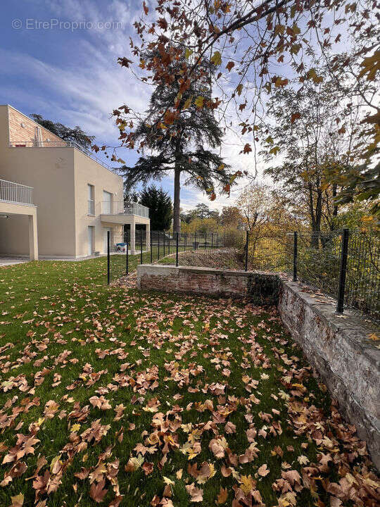 Appartement à VEAUCHE