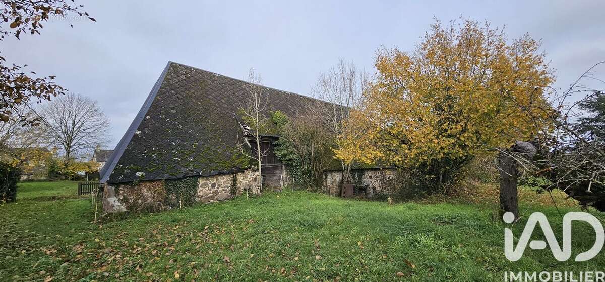 Maison 398 m² à Saint-Martin-Cantales  - photo 3