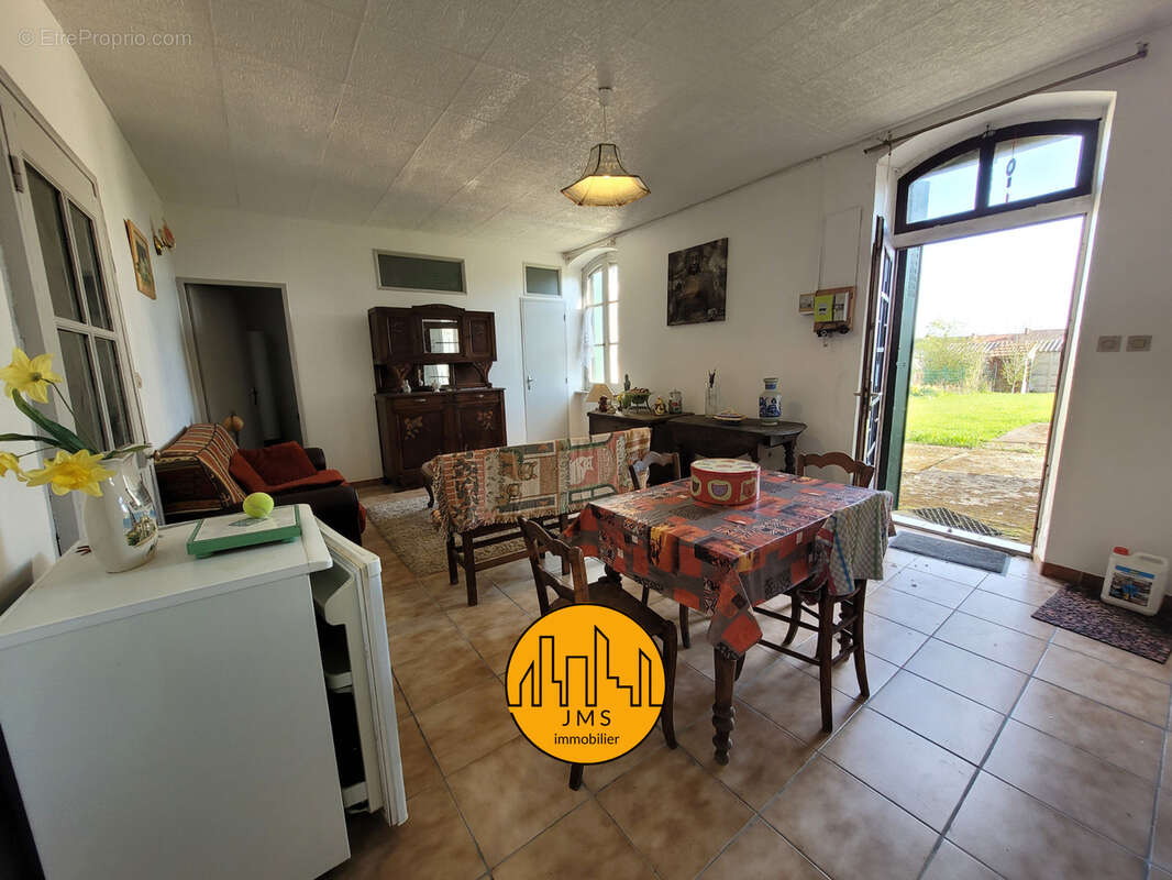 Maison à NOYANT-D&#039;ALLIER