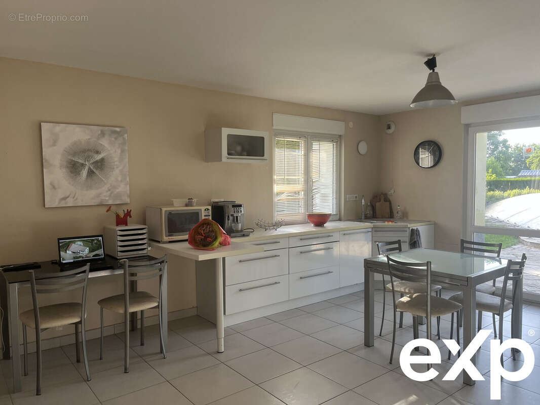 Maison à CHAVANNES-SUR-L'ETANG