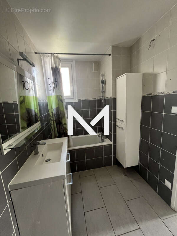 Appartement à SAINT-MARTIN-D'HERES