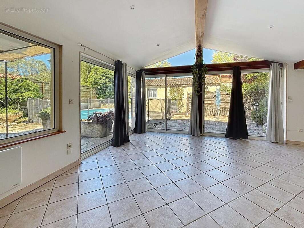 Maison 127 m² à Villeneuve-La-Comptal  - photo 6