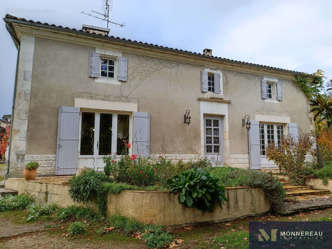 Maison à BAIGNES-SAINTE-RADEGONDE