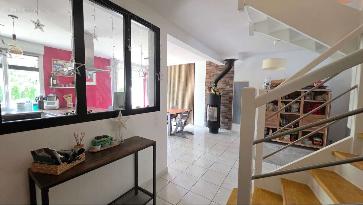 Mison contemporaine de 85 m2 avec 3 chambres, jardin et garage - photo 4