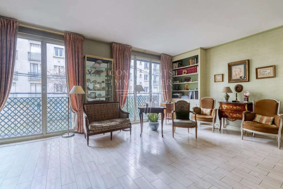 Appartement à NEUILLY-SUR-SEINE