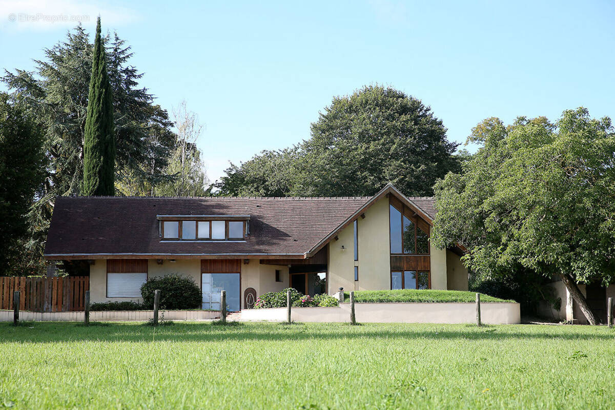 Maison à SAINT-NOM-LA-BRETECHE