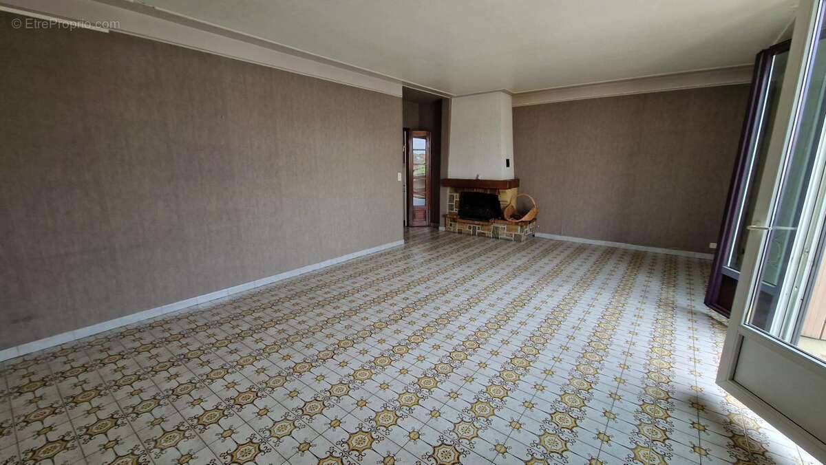 Commerce à NEUILLY-SUR-MARNE