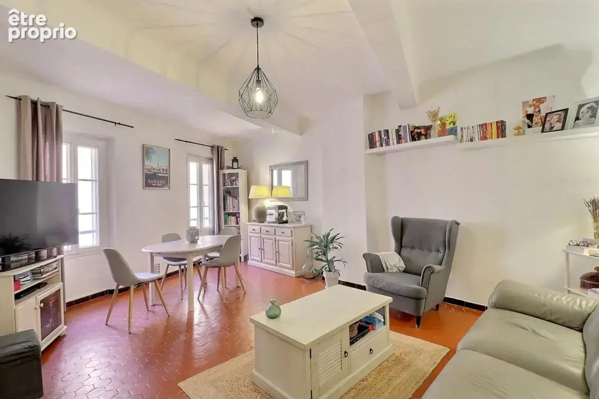 Centre ville sanary sur mer - appartement de type 3 - - photo 5