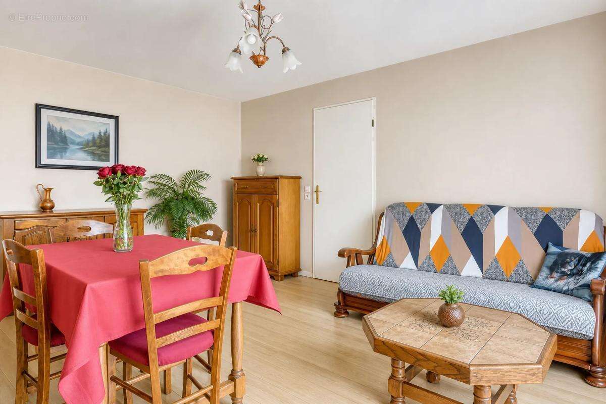 Appartement à VAL-DE-REUIL
