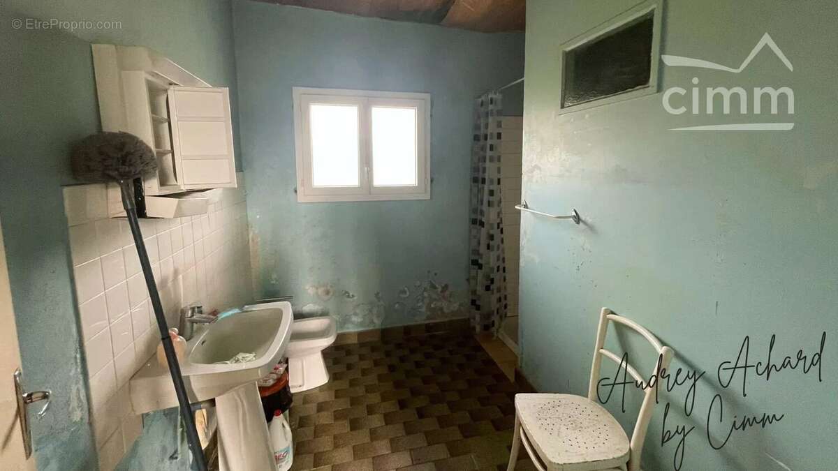 Maison à SAINT-GENIS-DE-SAINTONGE