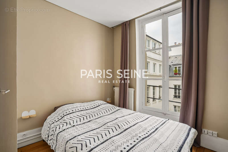 Appartement à PARIS-1E