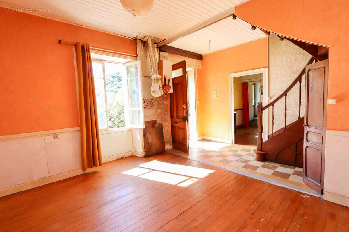 Maison à BEYNAC-ET-CAZENAC