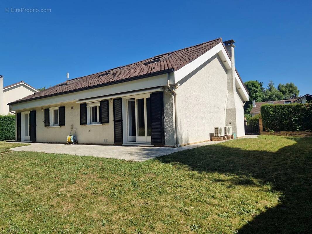 Maison à VOISINS-LE-BRETONNEUX