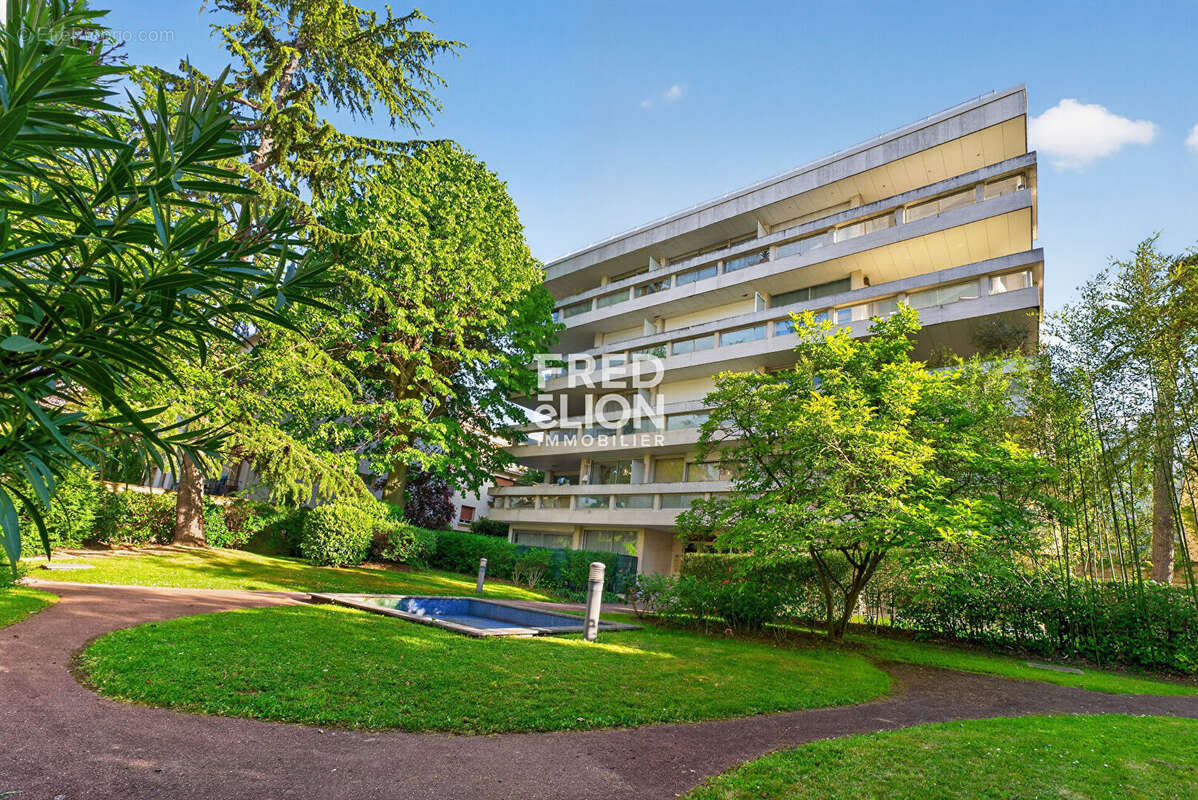Appartement à NEUILLY-SUR-SEINE