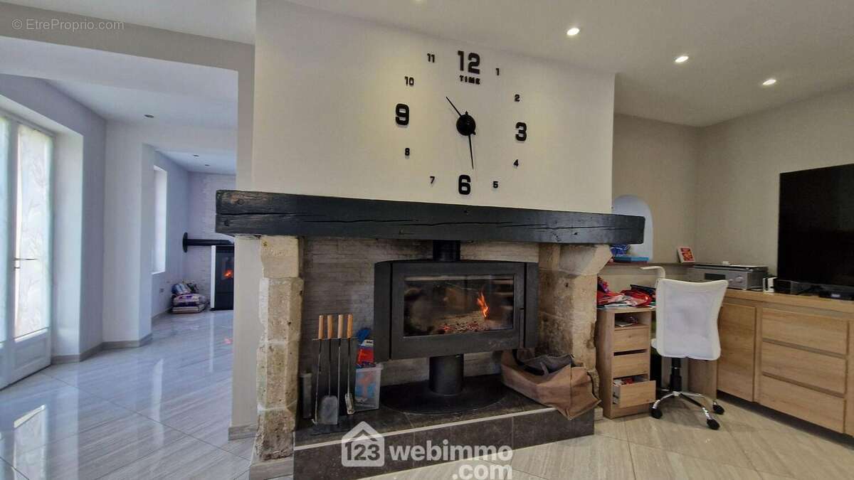 Vous apprécierez la chaleur du poêle à bois - Maison à SAINT-GOBAIN