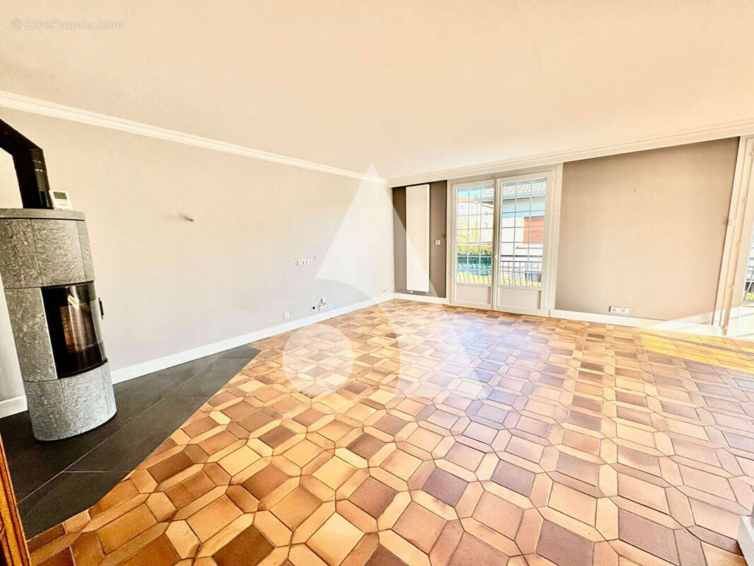 Maison à NEUFCHATEAU