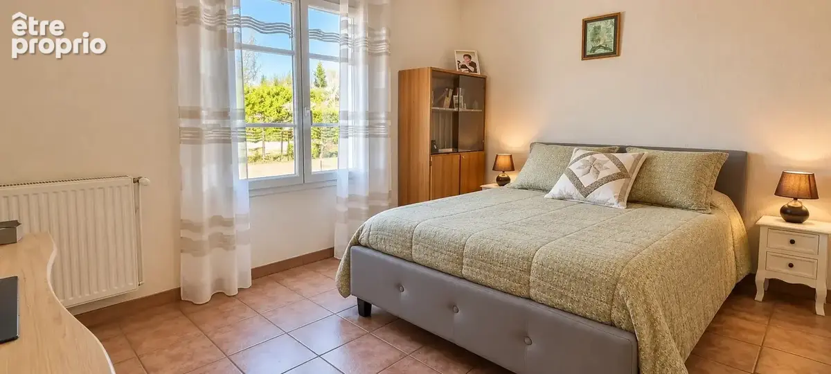Saint Pierre d'Eyraud , maison plain pied de 2005 sur 1155 m² de terrain . - photo 9