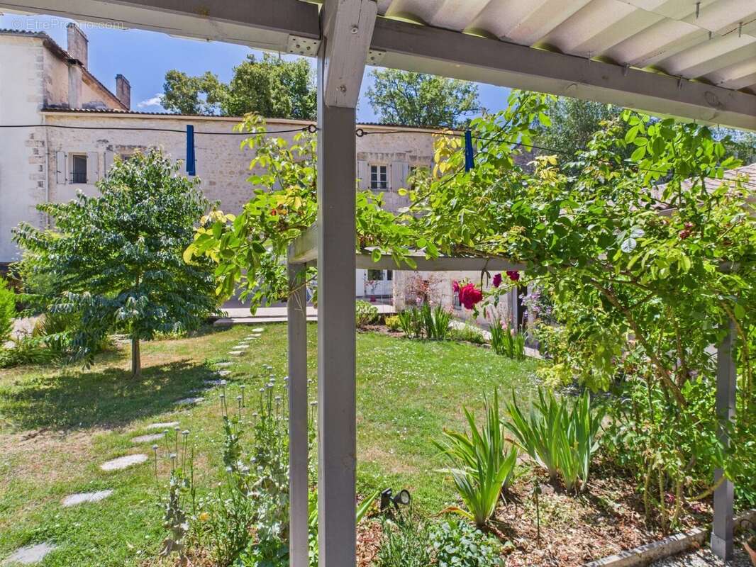 Maison de charme avec beaux volumes - photo 18