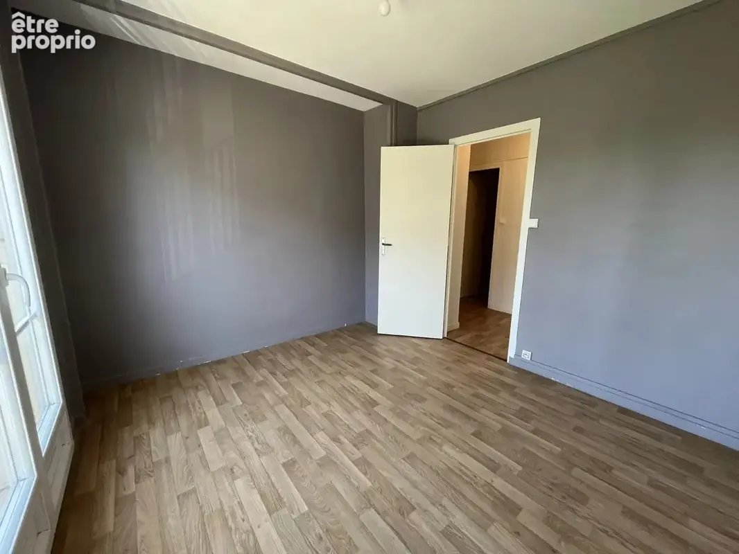 VALENCE - Appartement T3 loué avec balcons, cave et parking - photo 5