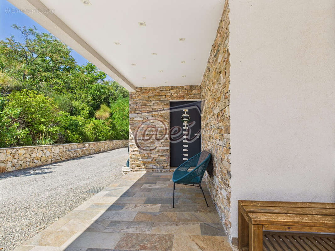 Maison 224 m² à Barjols  - photo 2