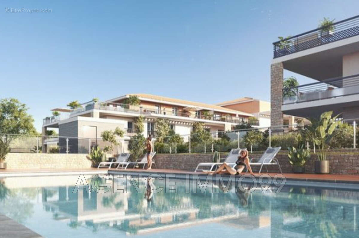 Parking à VALLAURIS