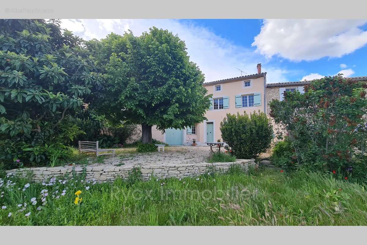 Maison 98 m² à Saint-Saturnin-Les-Apt  - photo 4
