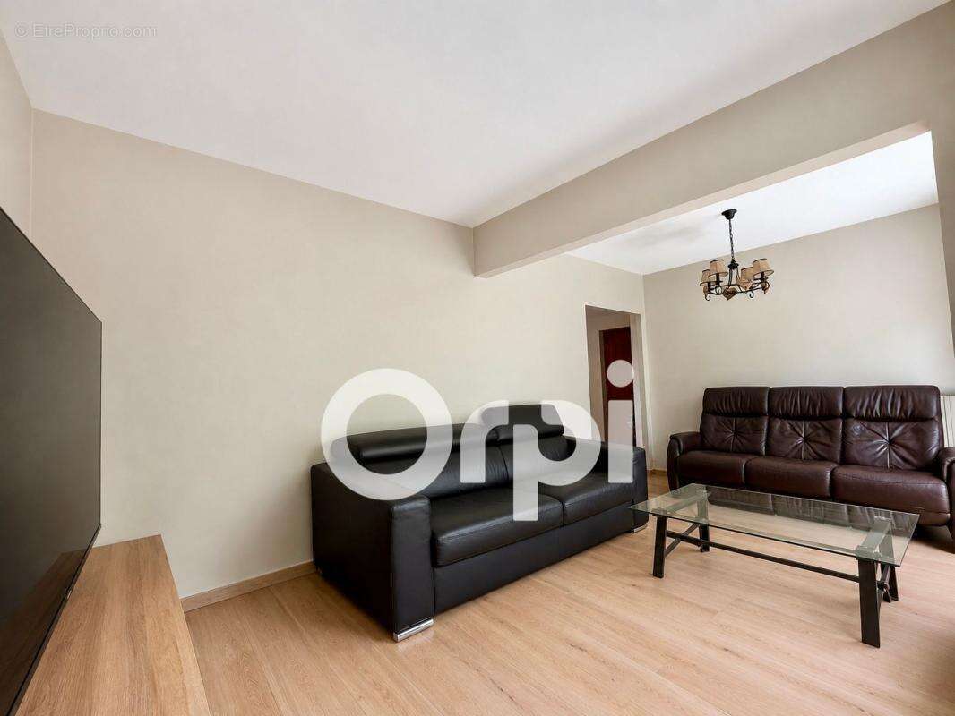 Appartement à SAINT-MARTIN-D'HERES