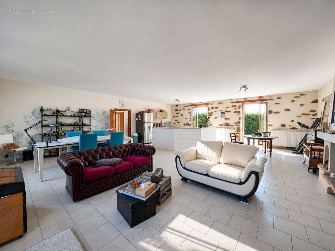 Maison avec dépendance sur 6000m2 de terrain - photo 2