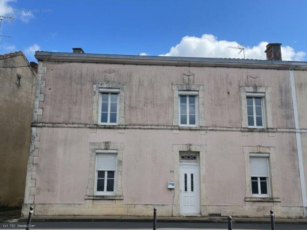 Maison à AUNAC