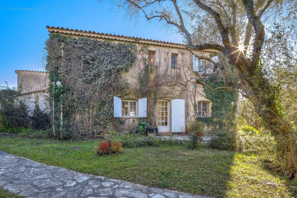 Maison à MOUGINS