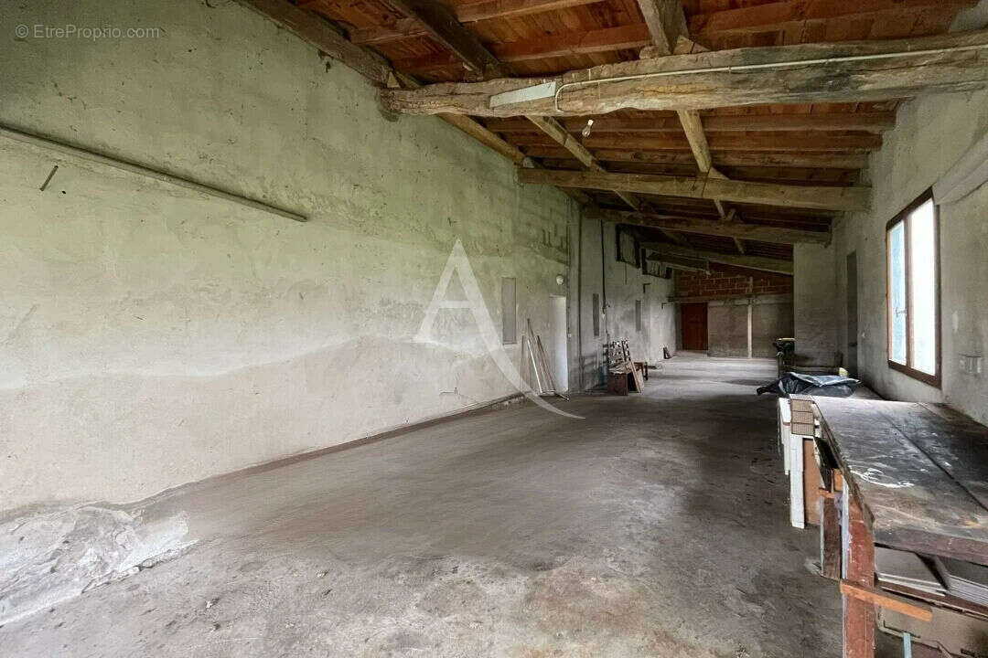 Maison familiale de 135m² avec 5 chambres sur une belle parcelle de près de 7000m² - photo 12