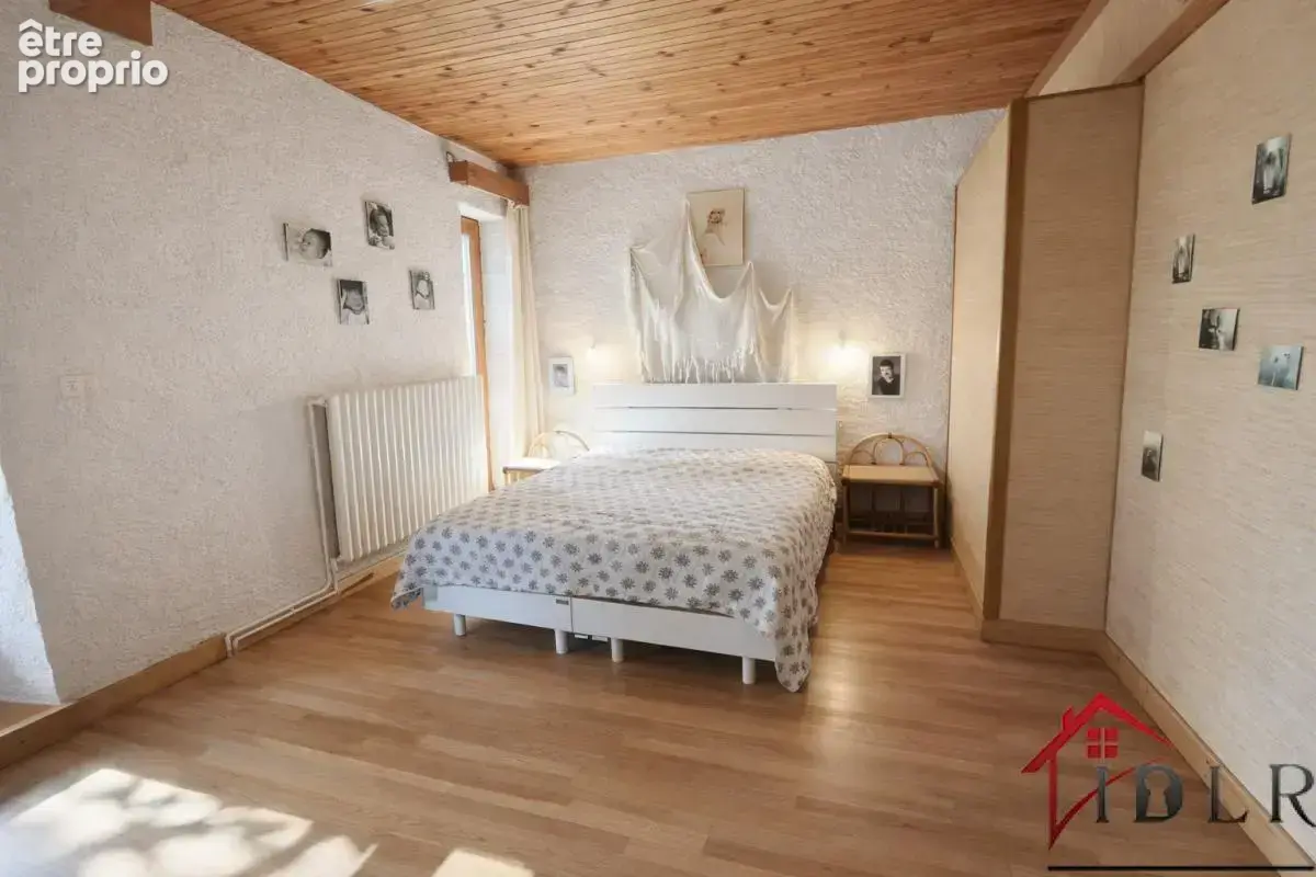 Maison d'architecte en pierre de 270 m2   Terrain arboré de - photo 3